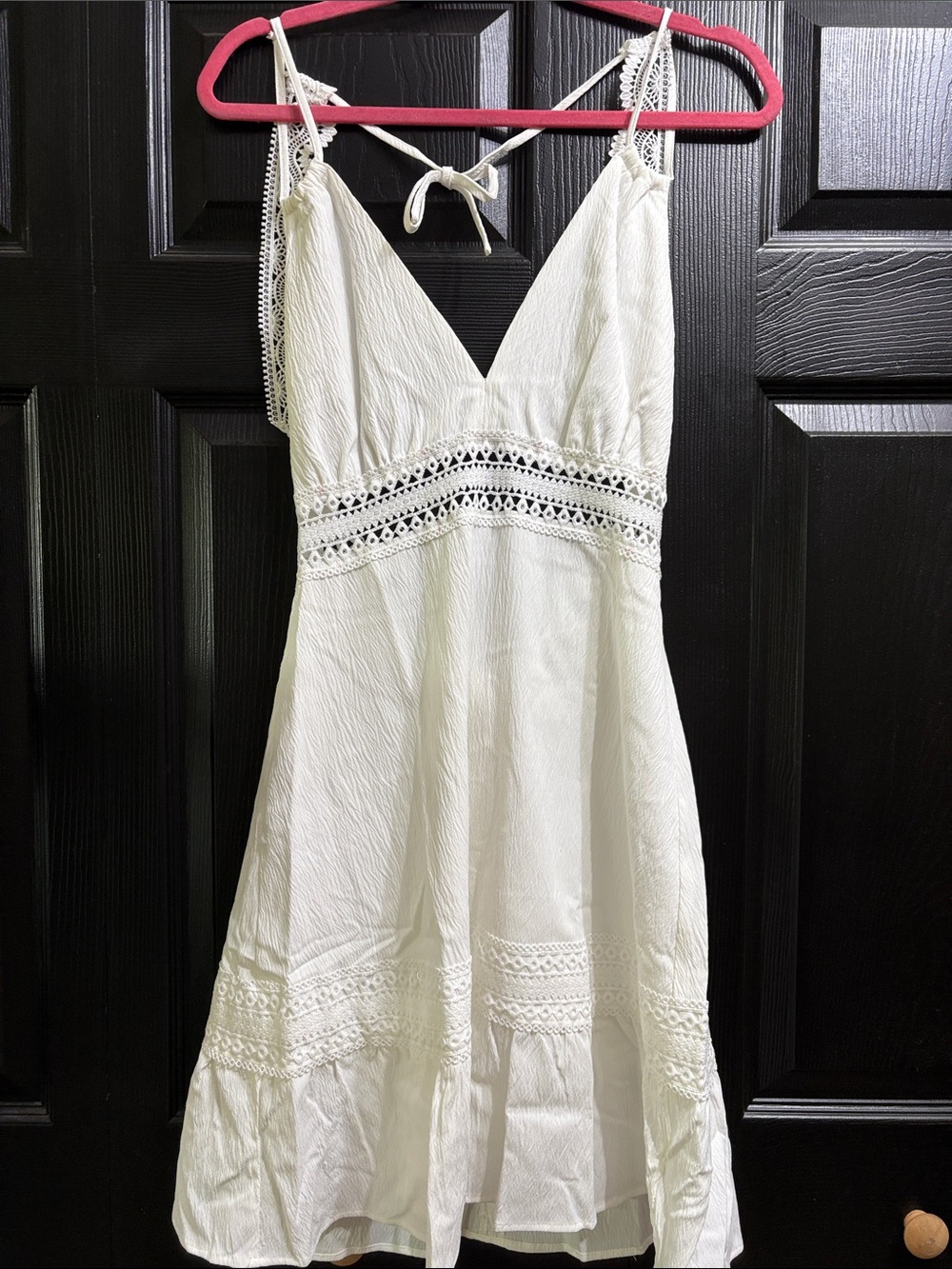 Sleeveless White Lace-Trim Midi Dress with V-Neck